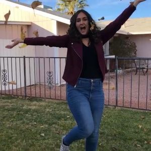 Meet your Posher, Cassandra